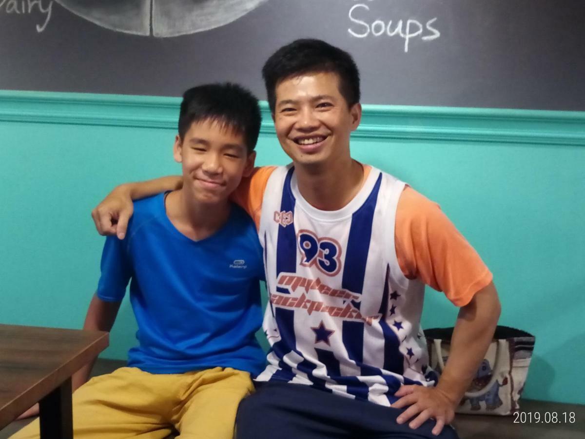 Ostello Mydeer Backpacker Tainan Esterno foto